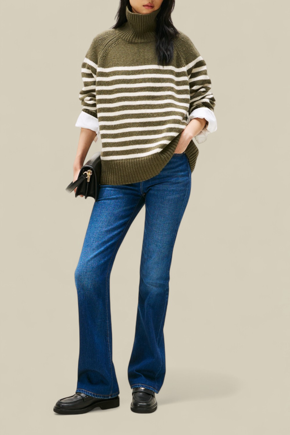 תמונת כל הלוק של מכנסי ג'ינס בגזרת בוטקט